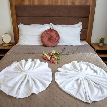 Location Miraj Deluxe Two-bedroom * Saints Constantine and Helena